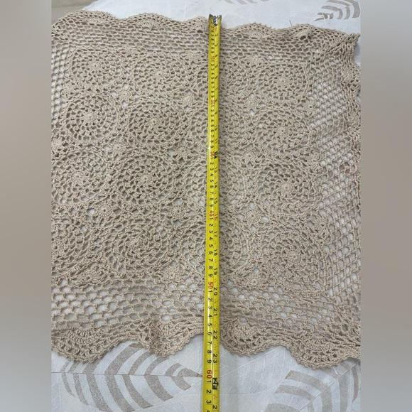 Elegant Cream Crochet Square Tablecloth - Picture 4 of 4